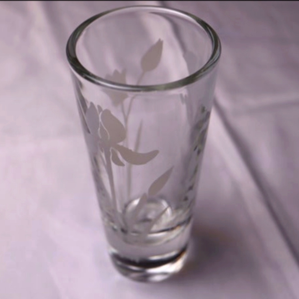 Vintage 1999 Bath & Body Works Tulip & Iris Etched Vase Clear 5.5”